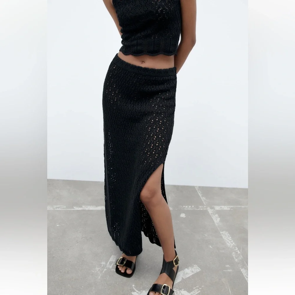 Zara LONG POINTELLE KNIT SKIRT. Black. Size S. New with Tags.